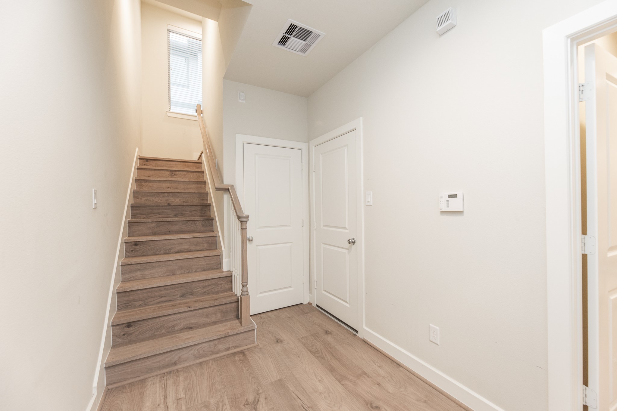 5230 Schuler Street Houston, TX 77007 - Photo 9 of 33