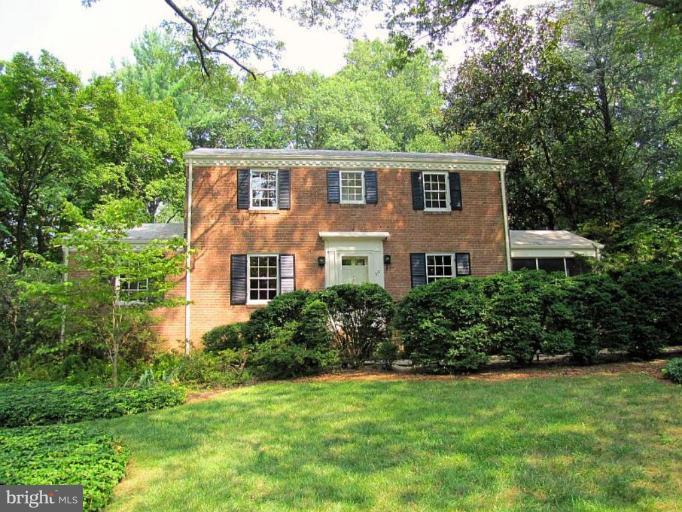 212 Buxton Road Falls Church, VA 22046 - Photo 1 of 24 Exterior (Main)