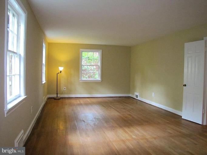 212 Buxton Road Falls Church, VA 22046 - Photo 2 of 24 Living Room