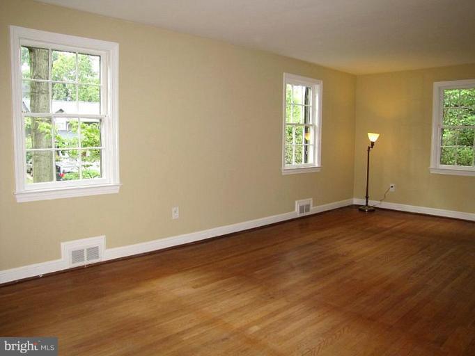 212 Buxton Road Falls Church, VA 22046 - Photo 3 of 24 Living Room #2