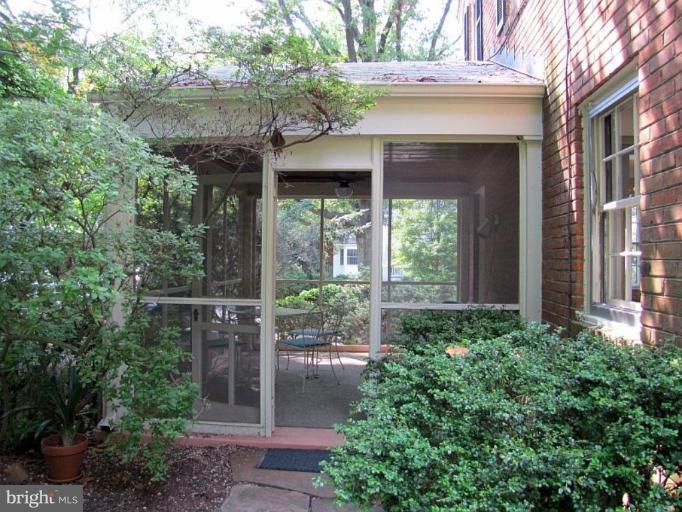 212 Buxton Road Falls Church, VA 22046 - Photo 21 of 24 Exterior #3