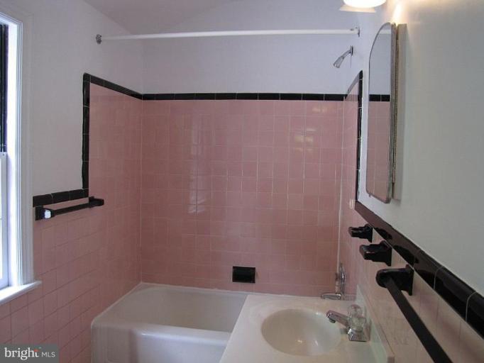 212 Buxton Road Falls Church, VA 22046 - Photo 24 of 24 Bath #2