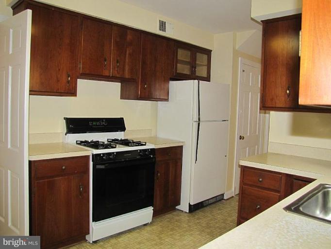212 Buxton Road Falls Church, VA 22046 - Photo 5 of 24 Kitchen
