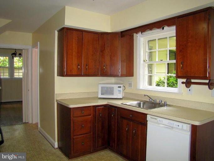 212 Buxton Road Falls Church, VA 22046 - Photo 6 of 24 Kitchen #2