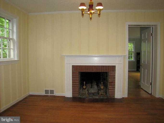 212 Buxton Road Falls Church, VA 22046 - Photo 7 of 24 Den