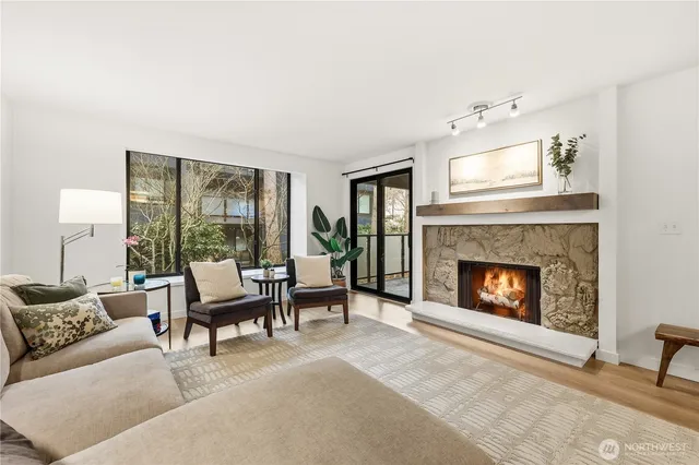 $460,000 | 1809 North 107th Street, Unit 3203, Seattle, WA 98133