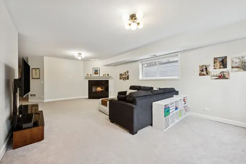 $450,000 | 5617 West Lawrence Avenue, Unit 1, Chicago, IL 60630