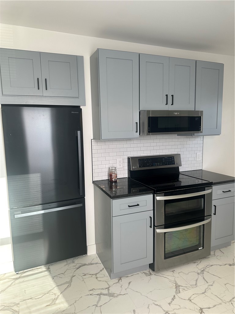 532 Post Road Warwick, RI 02888 - Photo 4 of 10