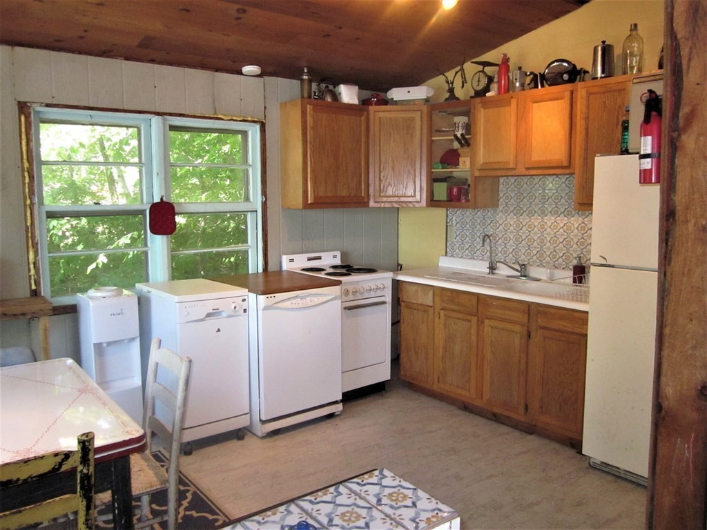 73 Cubles Drive Brimfield, MA 01010 - Photo 9 of 33