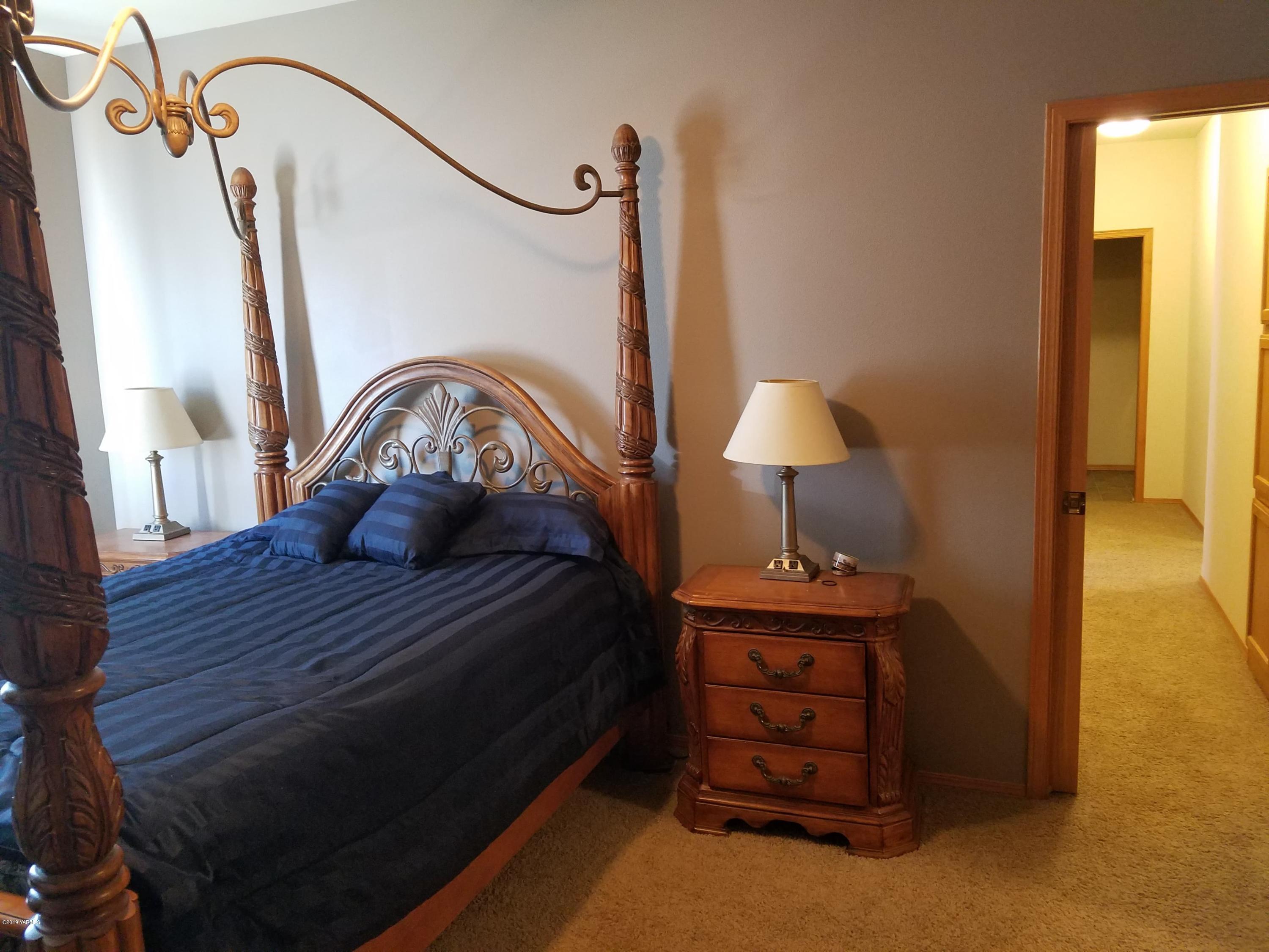 461 Puterbaugh Road Grandview, WA 98930 - Photo 11 of 27 a view of a bedroom with a bed