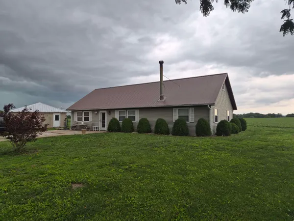 $295,000 | 729 North 2650th Avenue, Ursa, IL 62376
