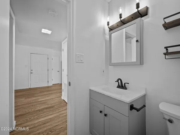 $995 | 110 Ravenwood Drive, Unit D, Jacksonville, NC 28546