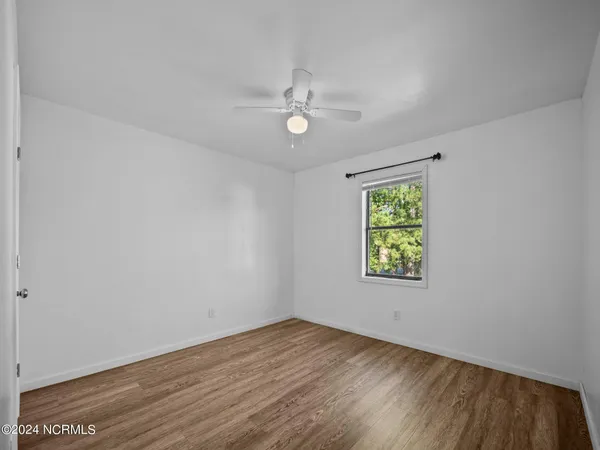 $995 | 110 Ravenwood Drive, Unit D, Jacksonville, NC 28546