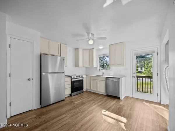 $995 | 110 Ravenwood Drive, Unit D, Jacksonville, NC 28546