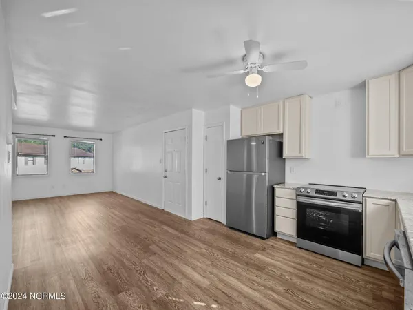 $995 | 110 Ravenwood Drive, Unit D, Jacksonville, NC 28546