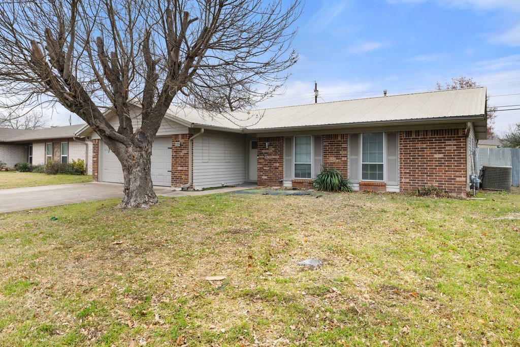 2204 Smith Avenue Taylor, TX 76574 - Photo 3 of 40
