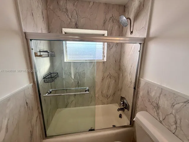 a view of utility room