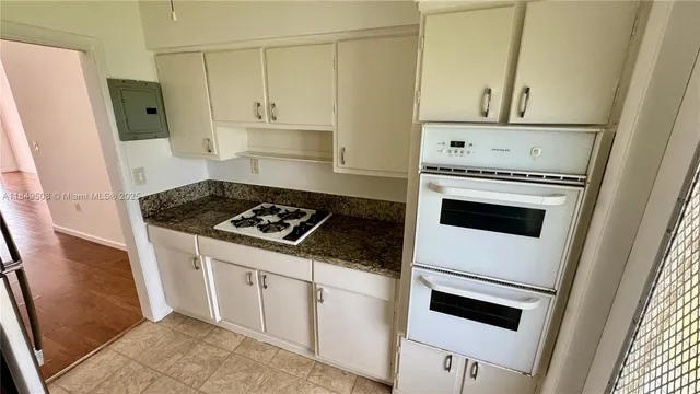 $1,975 | 7921 East Drive, Unit 17, North Bay Village, FL 33141