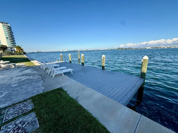 $1,955 | 7921 East Drive, Unit 17, North Bay Village, FL 33141