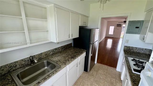 $1,975 | 7921 East Drive, Unit 17, North Bay Village, FL 33141