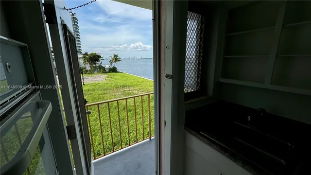 $1,975 | 7921 East Drive, Unit 17, North Bay Village, FL 33141