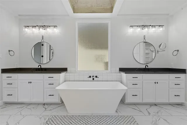 $585,000 | 6627 Pinehurst Drive, Granbury, TX 76049