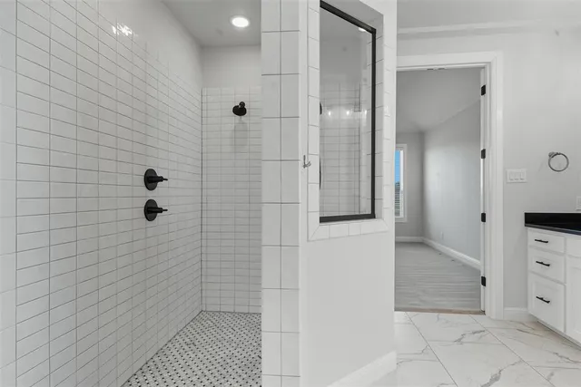 $585,000 | 6627 Pinehurst Drive, Granbury, TX 76049