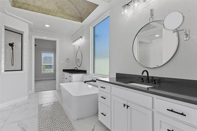 $585,000 | 6627 Pinehurst Drive, Granbury, TX 76049