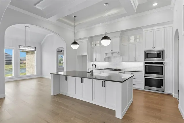 $585,000 | 6627 Pinehurst Drive, Granbury, TX 76049