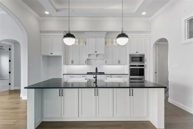 $585,000 | 6627 Pinehurst Drive, Granbury, TX 76049