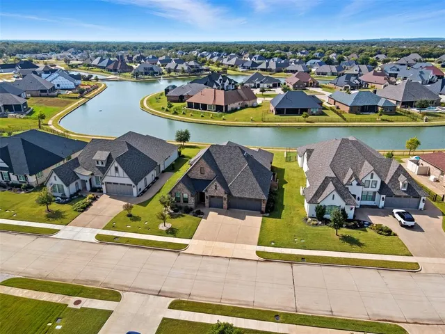 $585,000 | 6627 Pinehurst Drive, Granbury, TX 76049