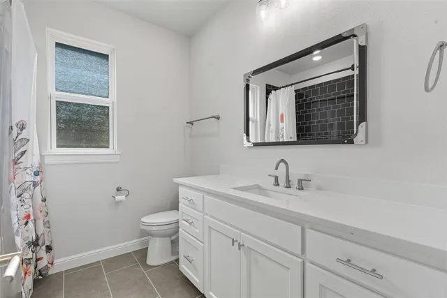 $585,000 | 6627 Pinehurst Drive, Granbury, TX 76049