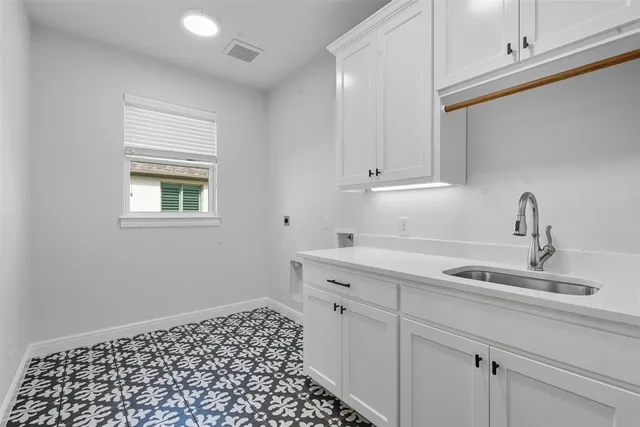 $585,000 | 6627 Pinehurst Drive, Granbury, TX 76049