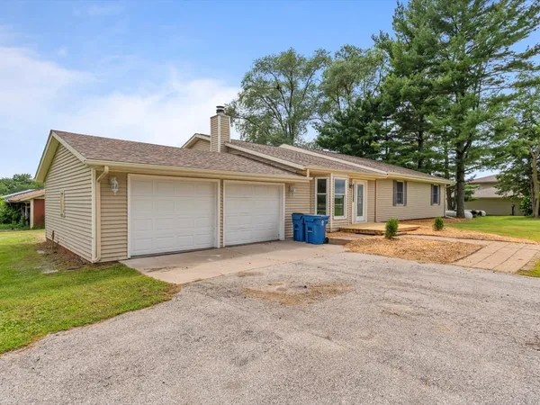 $499,000 | 1610 Wisconsin Street, Le Claire, IA 52753