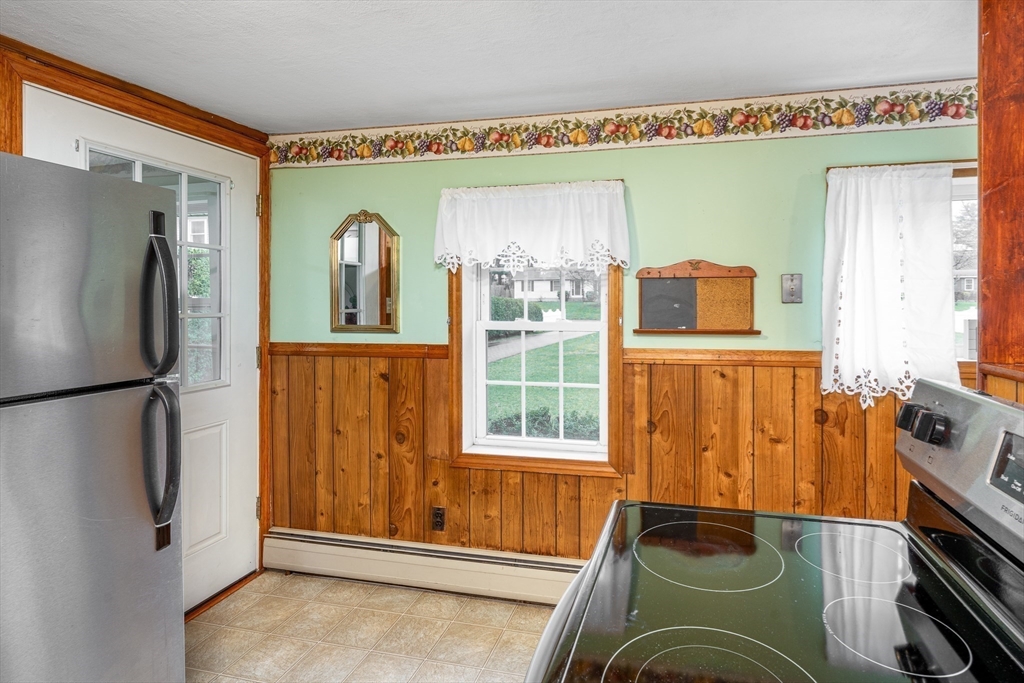 27 Jordan Street Springfield, MA 01129 - Photo 11 of 36