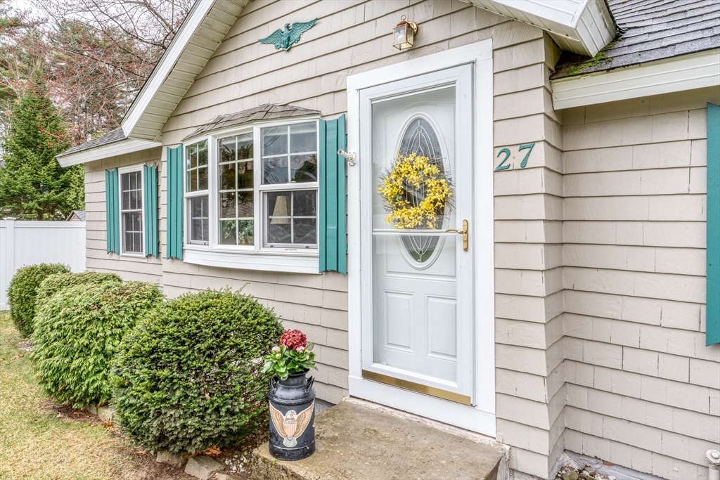 27 Jordan Street Springfield, MA 01129 - Photo 3 of 36