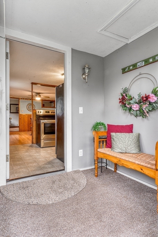 27 Jordan Street Springfield, MA 01129 - Photo 5 of 36