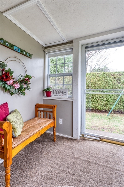 27 Jordan Street Springfield, MA 01129 - Photo 6 of 36