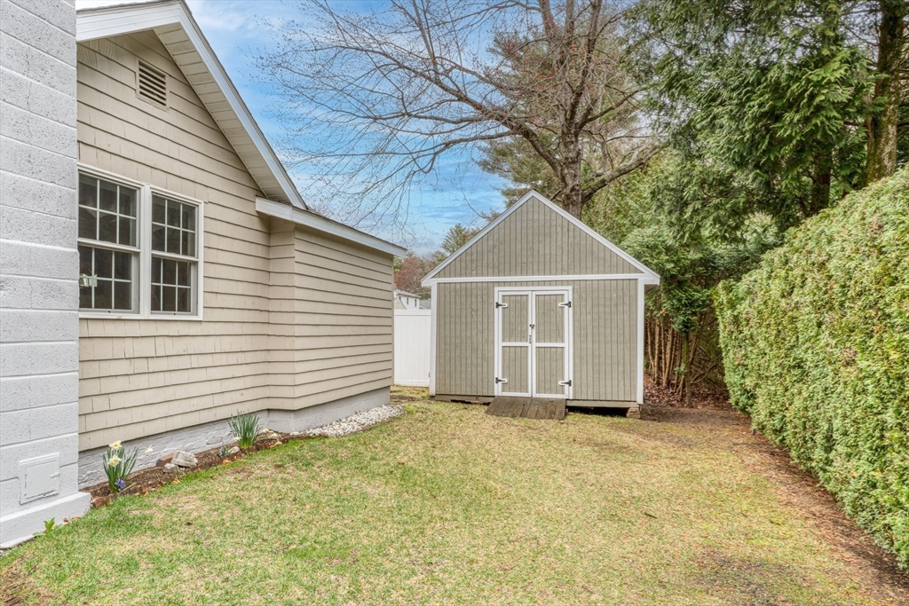 27 Jordan Street Springfield, MA 01129 - Photo 7 of 36