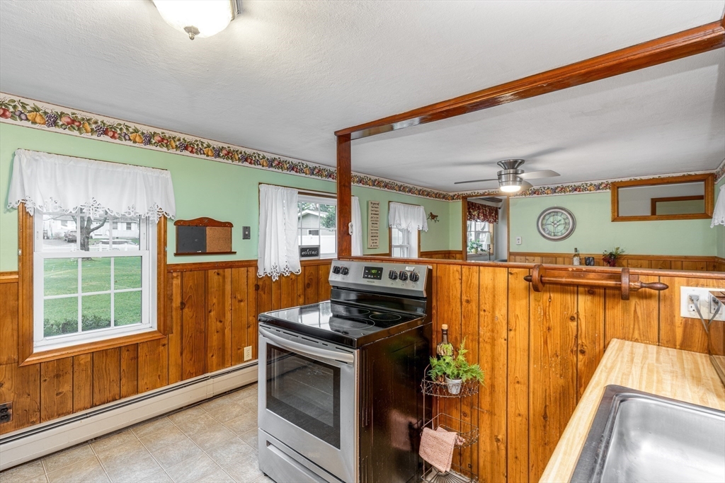 27 Jordan Street Springfield, MA 01129 - Photo 9 of 36