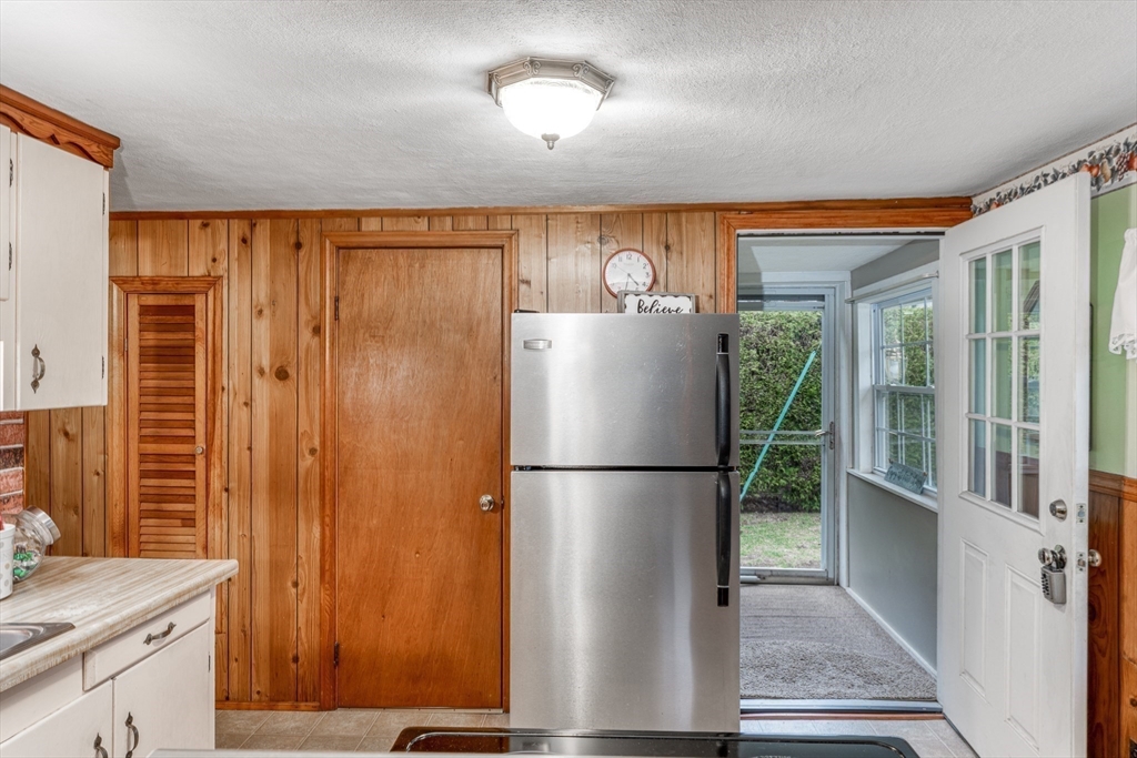 27 Jordan Street Springfield, MA 01129 - Photo 10 of 36