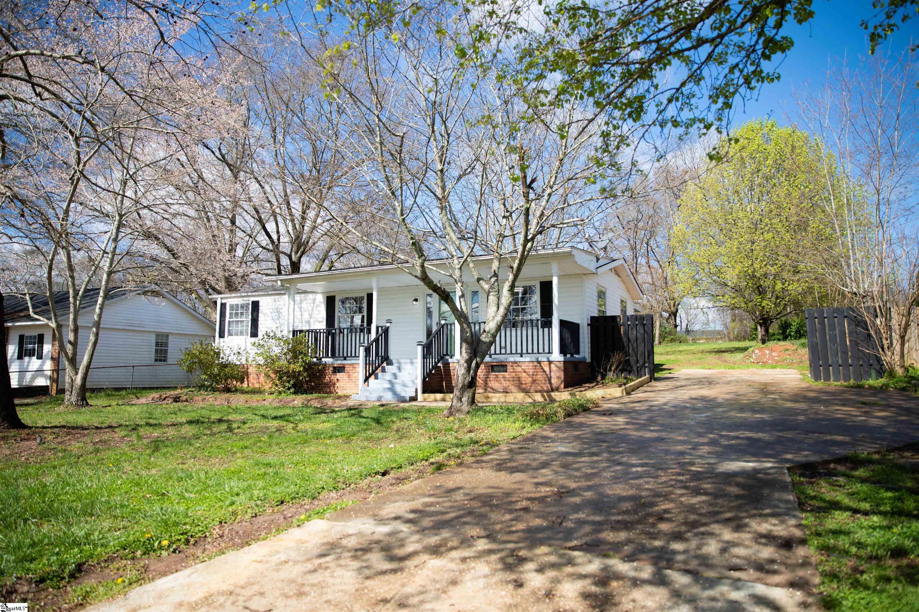 811 Hellams Street Fountain Inn, SC 29644 - Photo 2 of 34 Gallery Image 2
