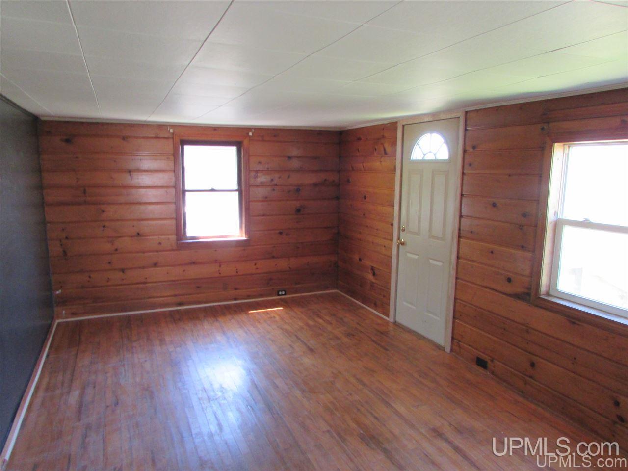 113 West Fall Street L'Anse, MI 49946 - Photo 2 of 17