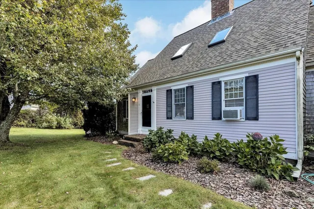 a view of a house with a yard