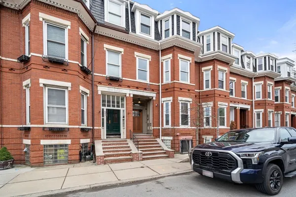 $3,300 | 695 East 8th Street, Unit 3, Boston, MA 02127