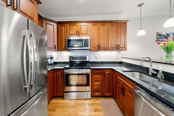 $3,300 | 695 East 8th Street, Unit 3, Boston, MA 02127