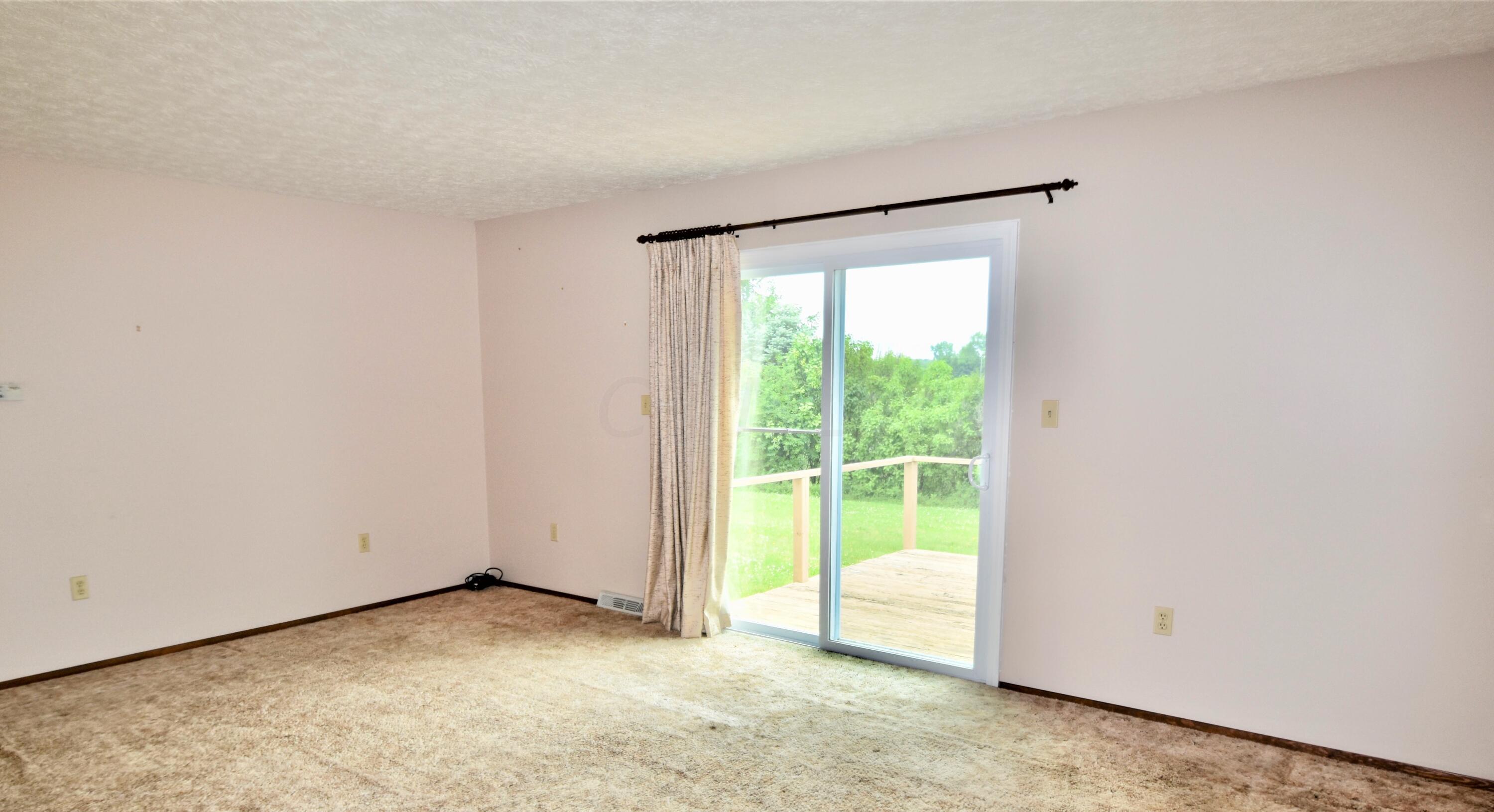 808 Cheshire Road Sunbury, OH 43074 - Photo 6 of 29 Slider to rear Deck