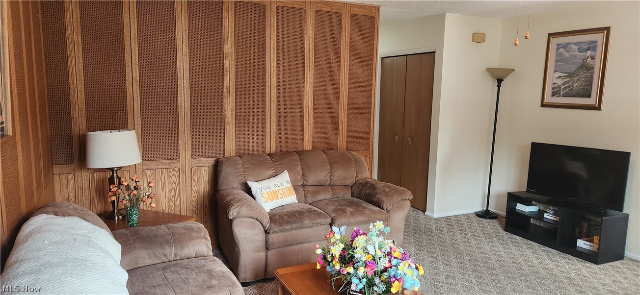5852 Lake Road Mentor, OH 44060 - Photo 8 of 45 View of carpeted living room
