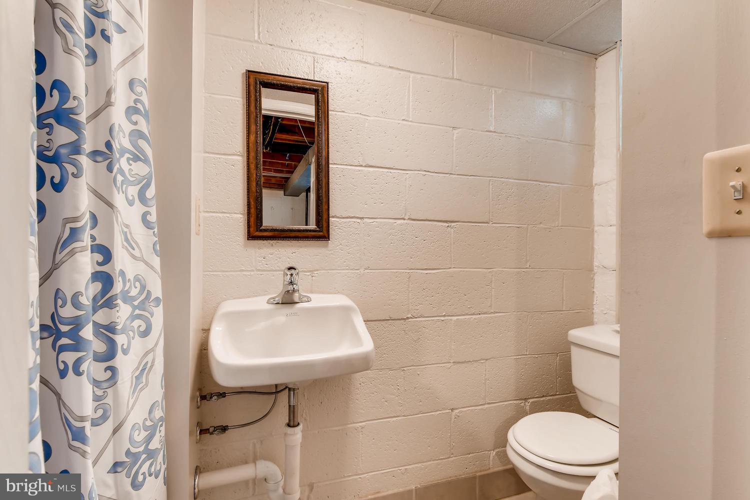 7013 Heathfield Road Baltimore, MD 21212 - Photo 23 of 33 a bathroom with a sink toilet and mirror