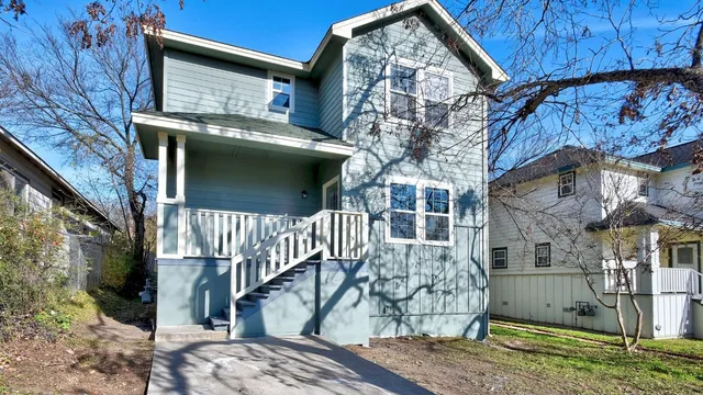 $3,400 | 2206 Pennsylvania Avenue, Unit A, Austin, TX 78702